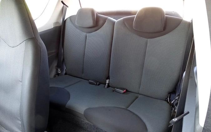 Toyota Aygo cena 11900 przebieg: 199000, rok produkcji 2006 z Gostynin małe 154